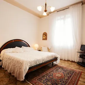  Habitación en casa particular Cavour, Nearby Cinqueterre Italia